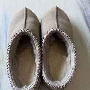 Uggs. Classic Tasman.